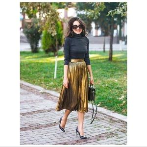 Avec Les Filles Metallic Gold Pleated Midi Skirt
